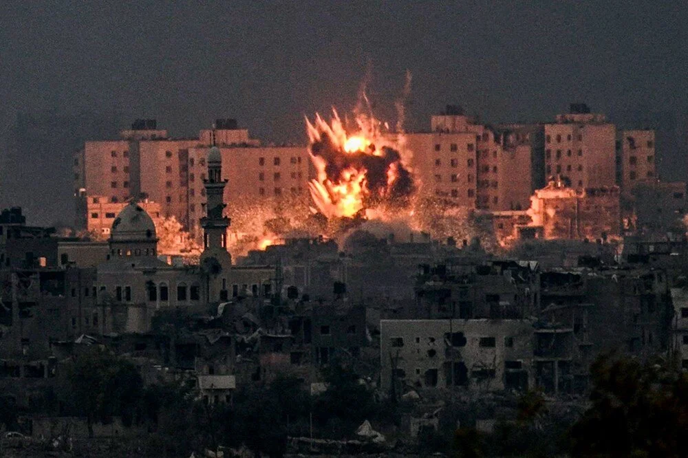 İsrail Gazze Şeridi'ni Vuruyor