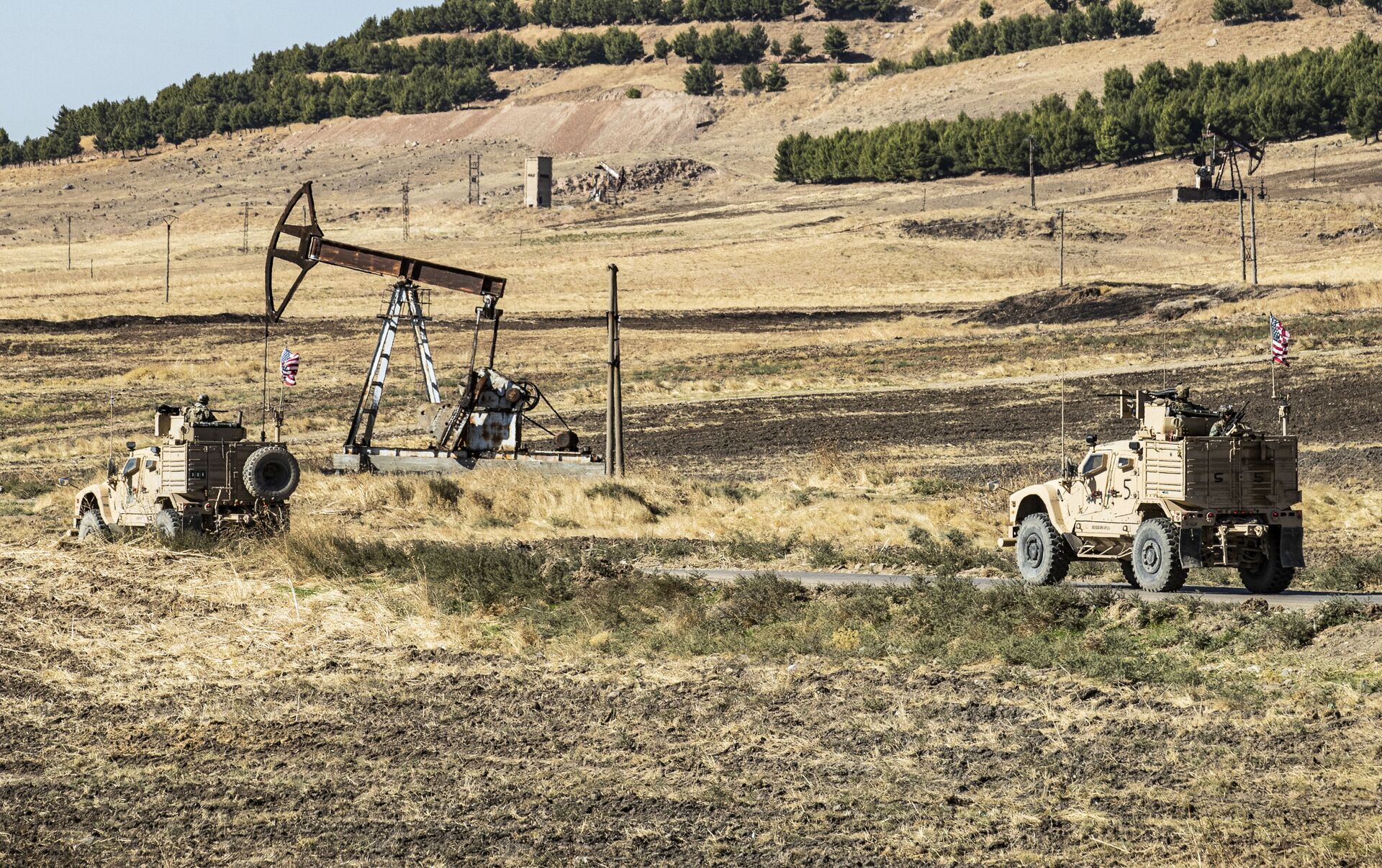 ABD, Petrol Çalmaya Devam Ediyor