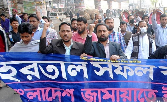 Bangladeş Halkı, Cuma Günü Meydanlarda
