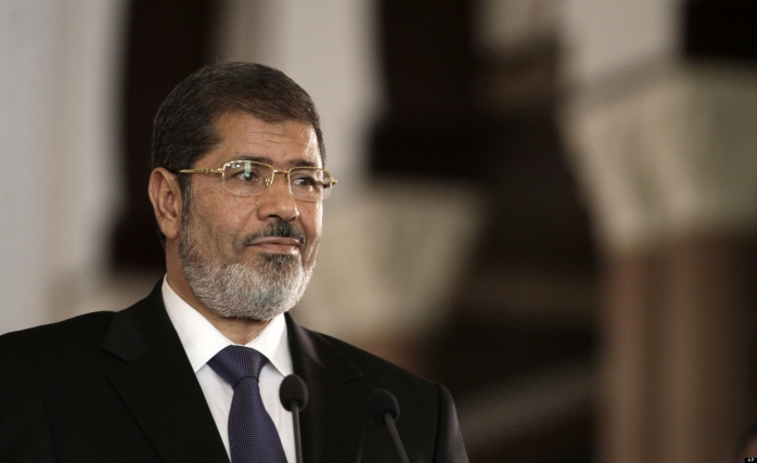 Cumhurbaşkanı Mursi, yargıya hakaretten yargılanıyor