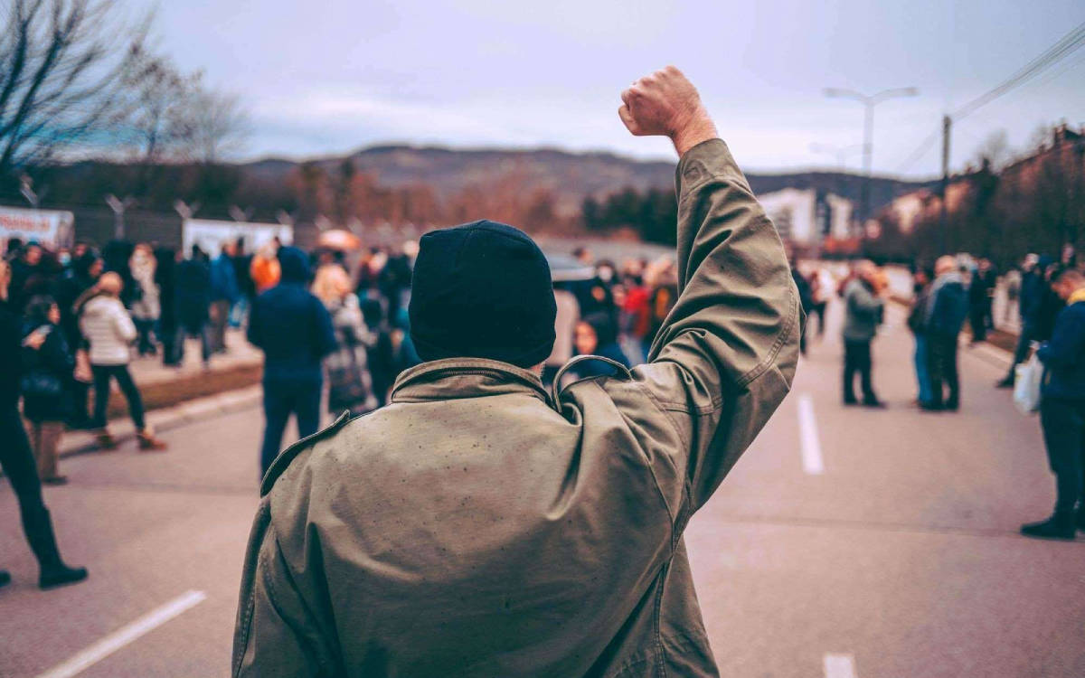 Direniş Fikri ve Onun Tarihi Tezahürleri Üzerine