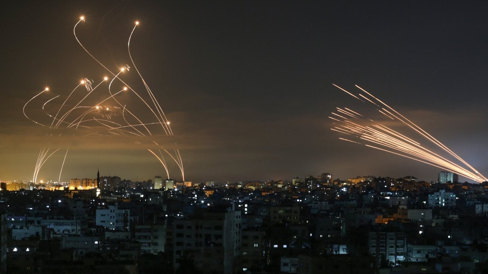 Direniş Füzeleri İşgalci İsrail'i Vuruyor