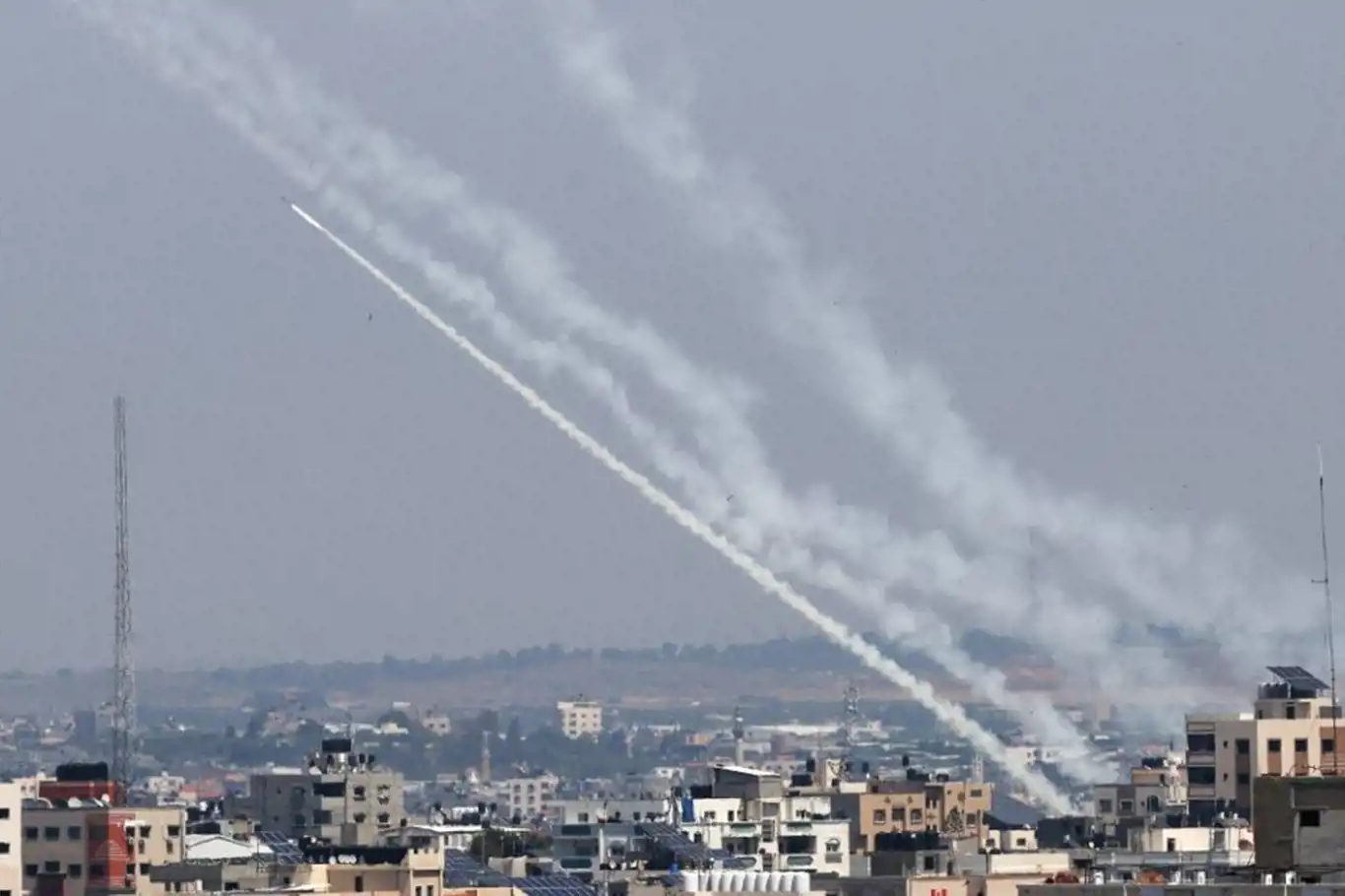 Filistin Direnişinin Füzeleri İsrail'i Vuruyor