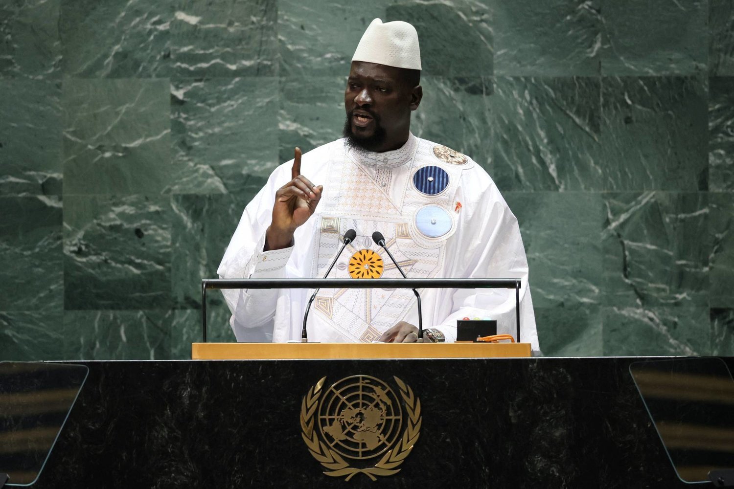 Gine Cumhurbaşkanı'ndan Batı'ya: Ders Vermeyi Bırakın