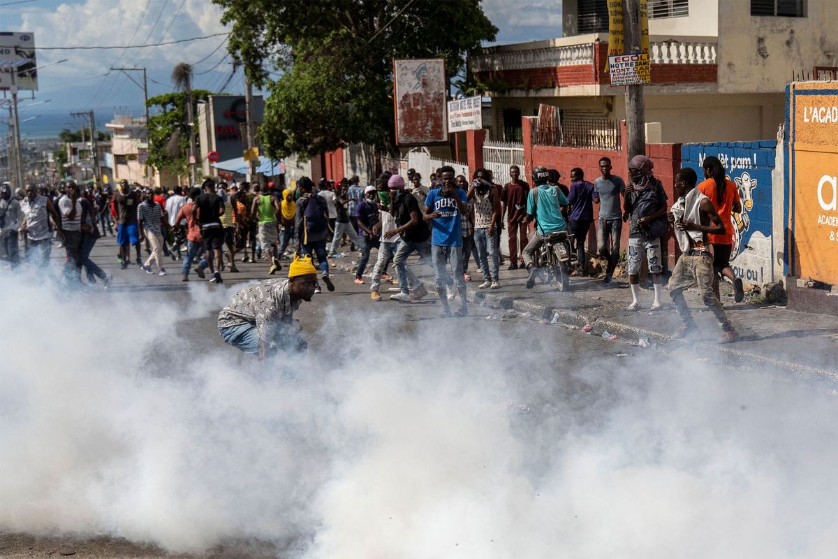 Haitililer Dış Müdahaleye Karşı Sokaklara Döküldü