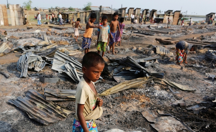 Hindular, Rohingyalıların Barakalarını Yıktı