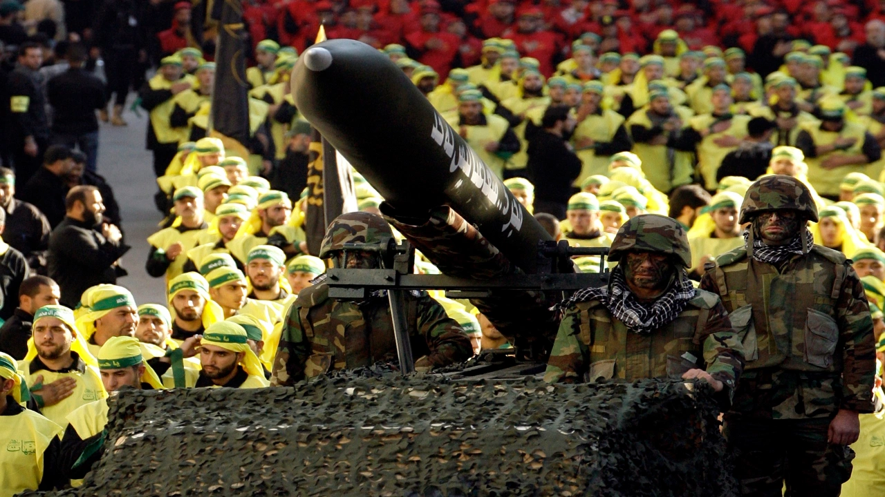 Hizbullah, İsrail Kışlalarını Bombalıyor