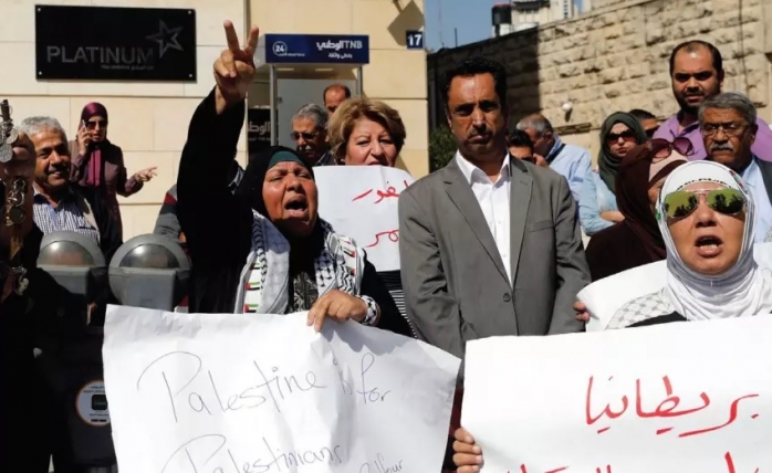 İngiliz Elçilikleri Önünde Balfur Protestoları 