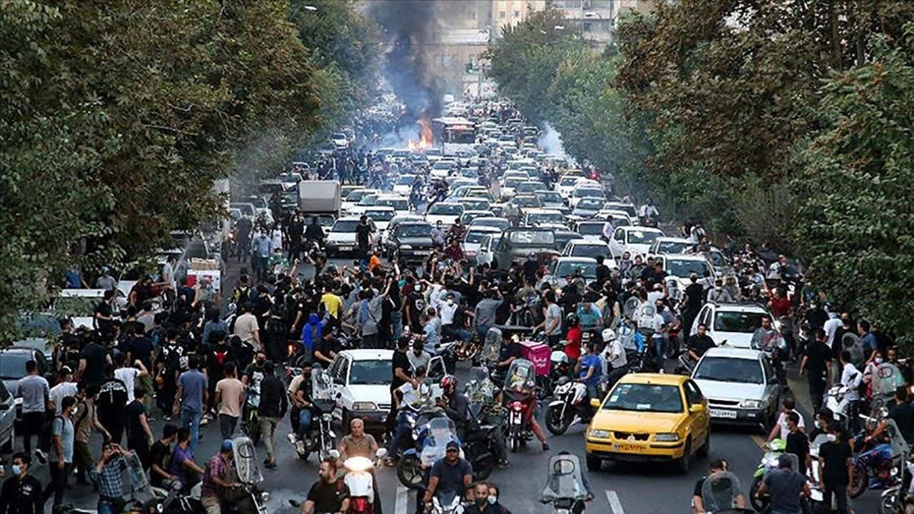 İran, Ayaklanmaların Raporunu Yayımladı