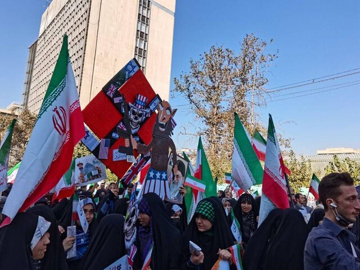 İran'da Devasa "Anti Emperyalizm" Eylemi
