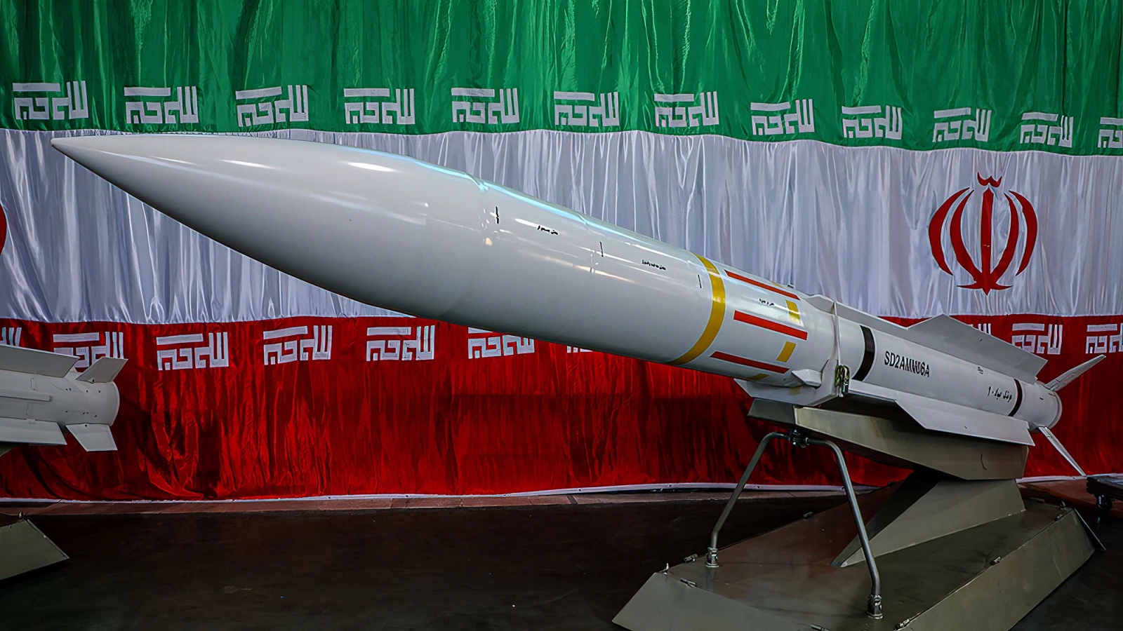 İran, Neden Yeni Füzelerini Açıkladı?