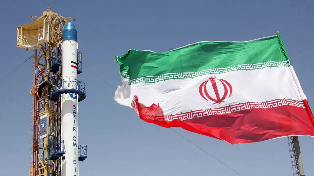 ​​​​​​​İran, Nur-3 Uydusunu Fırlattı