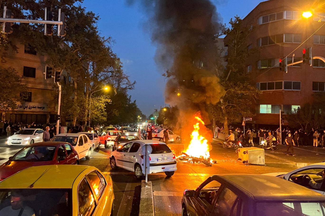 İsrail'in İran'daki Protestoculara Sorumluluğu Var