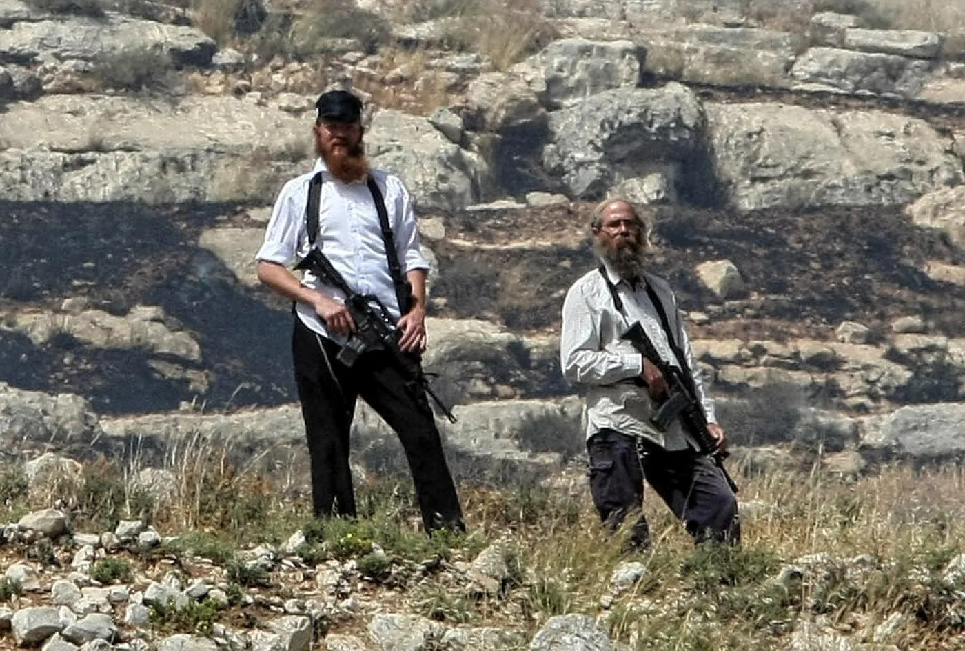 İsrail Siyonist Yerleşimcileri Silahlandırıyor