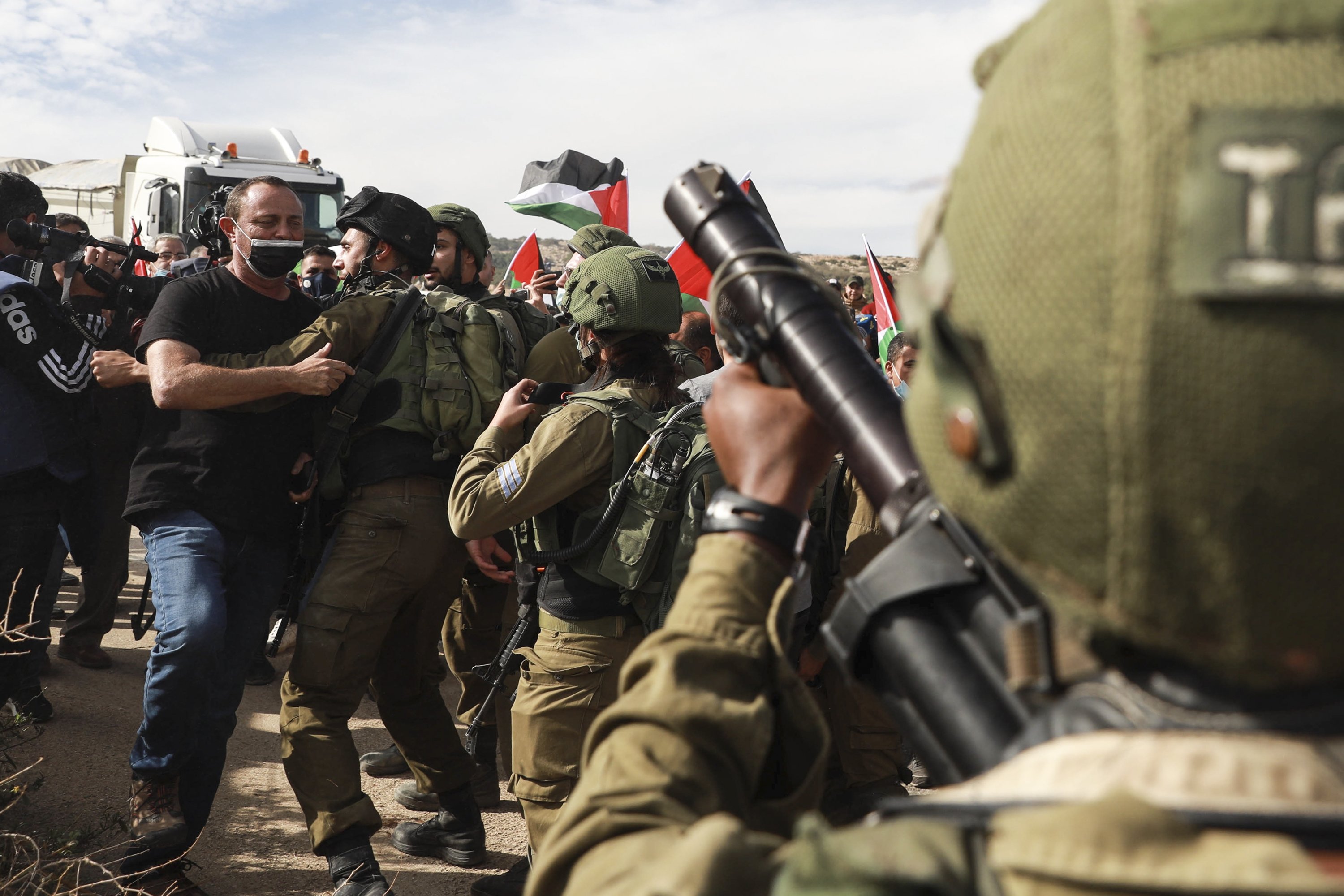 İsrailli Askerin Çağrısı: Filistinlileri Güler Öldür!