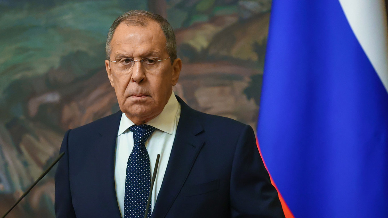 Lavrov: ABD Putin'i Ölümle Tehdit Etti