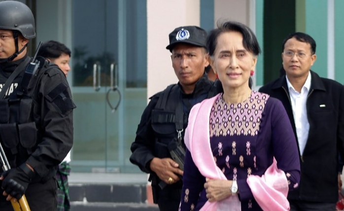 Myanmar Lideri Suu Kyi Arakan'a Gitti