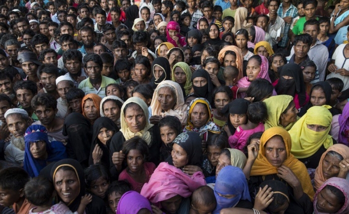 Rohingyaların Yarısı Bangladeş'e Kaçtı