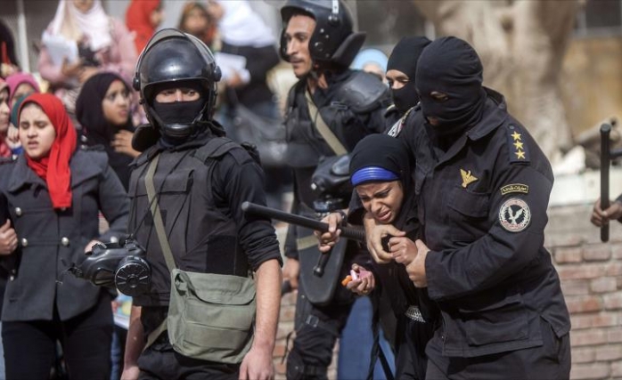Sisi polisinden çirkin saldırı