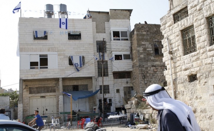 Siyonist Yerleşimci Filistinli Bir Ailenin Evini Resmen İşgal Etti