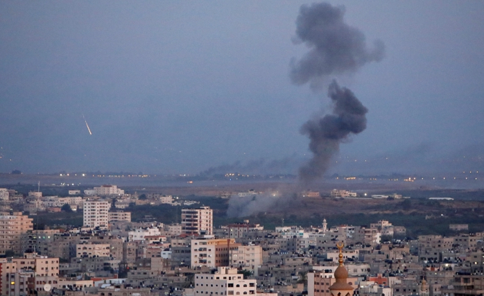 Siyonistler Gazze'ye Saldırdı