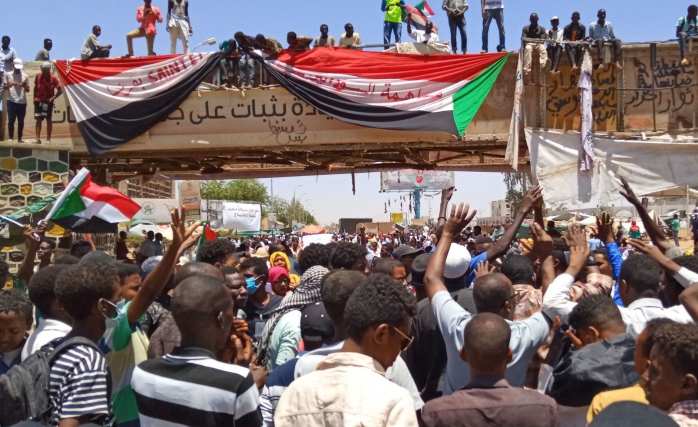 Sudanlı Protestoculardan Suud ve BAE'ye Tepki