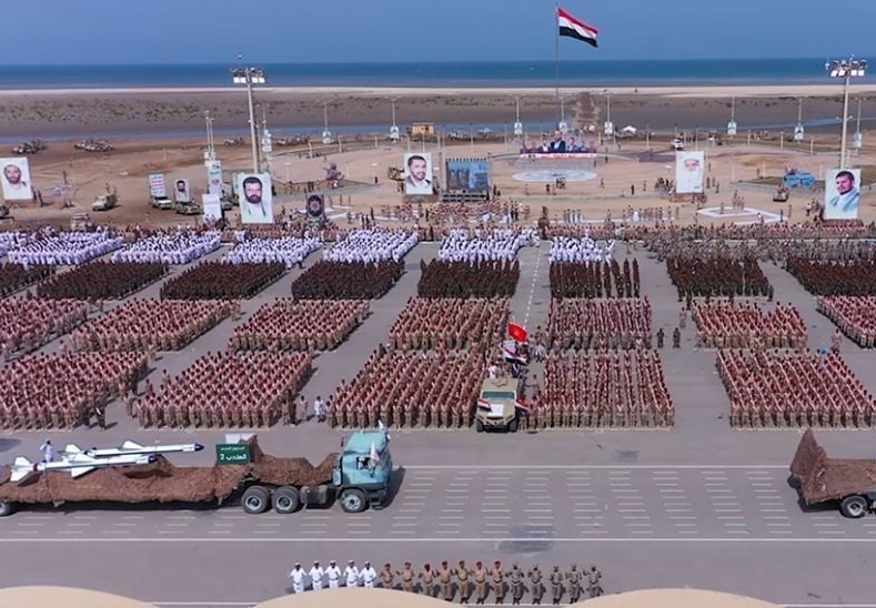 Yemen'de Askeri Geçit Töreni