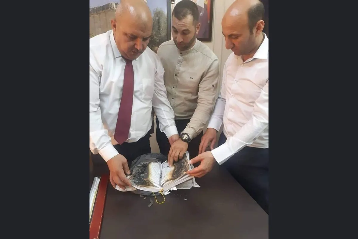 Siyonistler Kur'an Nüshalarını Yaktı