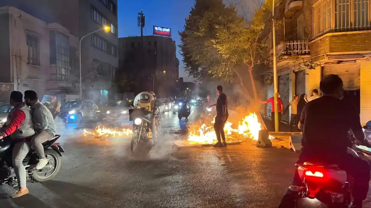 İran Ayaklanmaları: Batı'nın Topal Girişimi