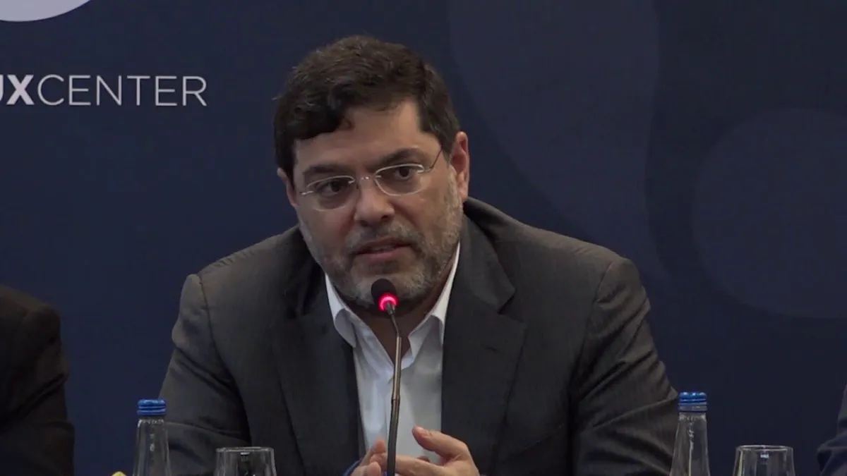 İranlı Uzman: Yenilgiler, ABD'yi Dize Getirdi