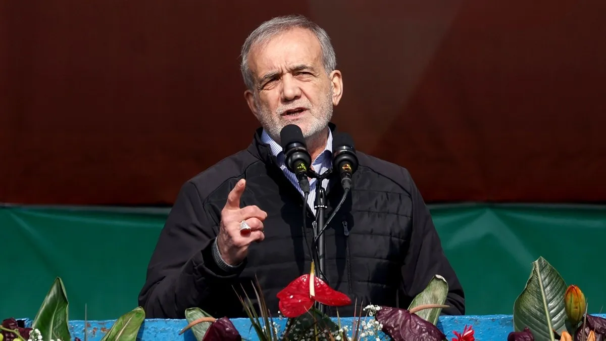 İran Cumhurbaşkanı Devrim Kutlamasında Konuştu