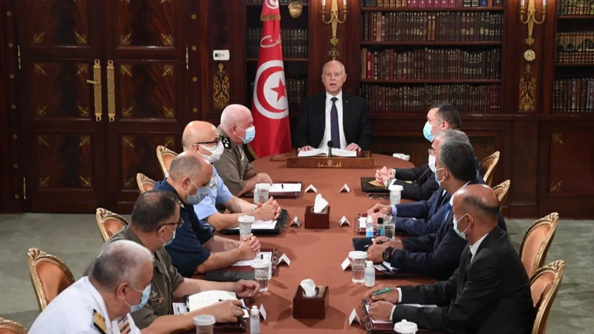 Tunus'ta Darbe Gibi Cumhurbaşkanlığı Kararları