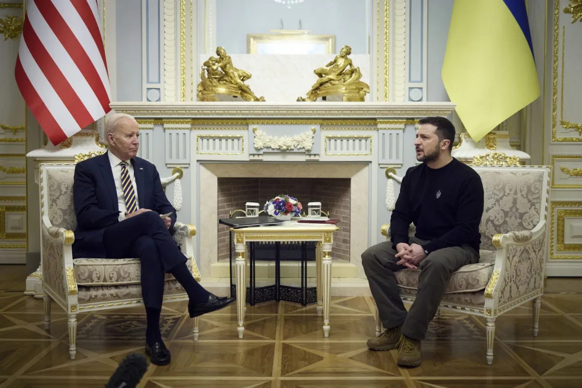 ABD'li Gazeteci: Zelenskiy Yardımları Zimmetine Geçirdi