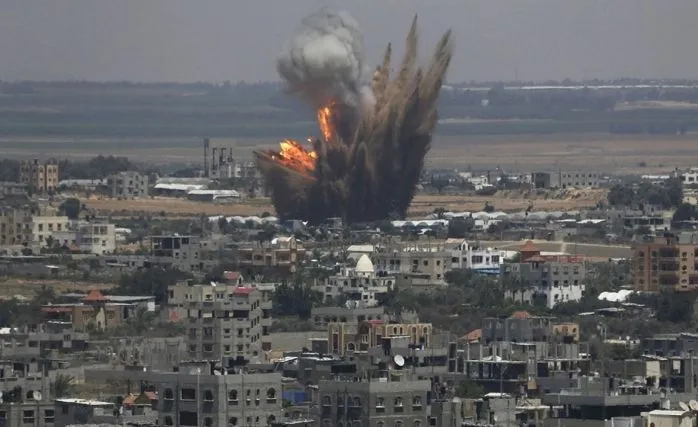 Suud'dan Yemen'e bombardıman