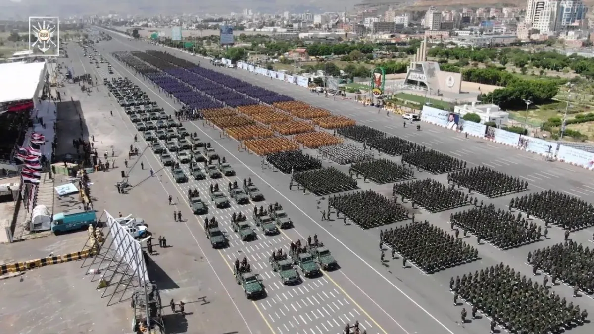 Ensrullah'tan 20 Bin Kişiyle Geçit Töreni