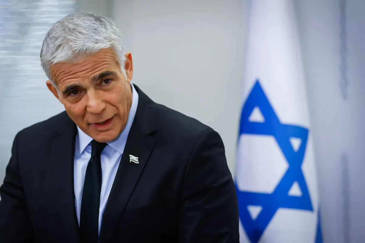 Lapid: İran'ı Ablukaya Almaya Çalışıyoruz