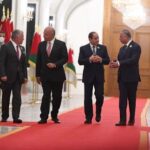 bagdat-ta-dikkat-ceken-uclu-zirve-6882.jpg