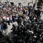 israil-oldurdugu-gazetecinin-cenazesine-saldirdi-8667.jpg
