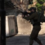 israil-polisi-silahini-kaptirdi-8876.jpg