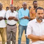 sudan-in-ingiltere-buyukelcisini-sinir-disi-etmek-icin-ayaga-kalktilar.jpg