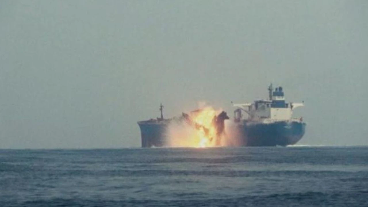 yemen-den-ingiliz-petrol-gemisini-vurdu-14888.jpg